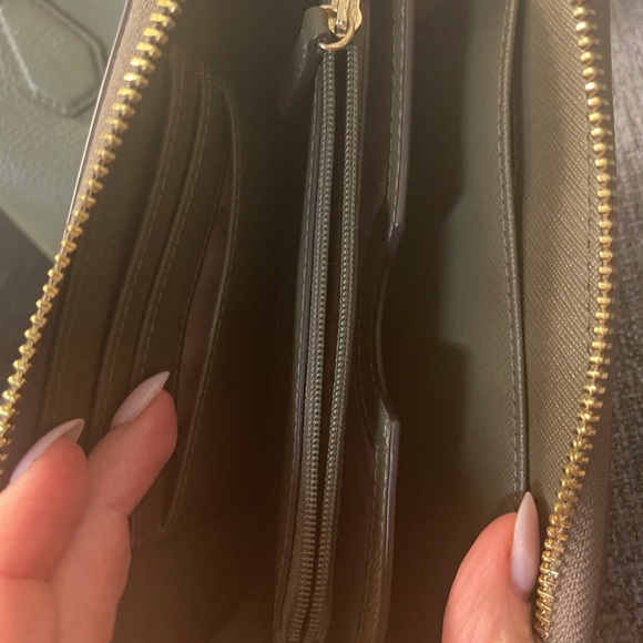 Olive green Michael kors bag! Perfect for spring! - Picture 12 of 14